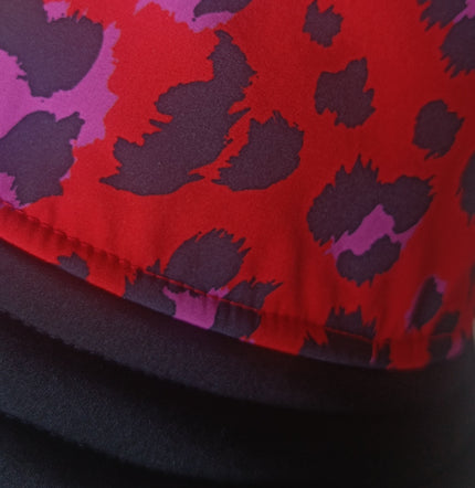 Bob imperméable motif leopard rouge 