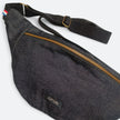 Sac banane JUP-ON jeans brut avec sangle noire et petit drapeau tricolore Made in France
